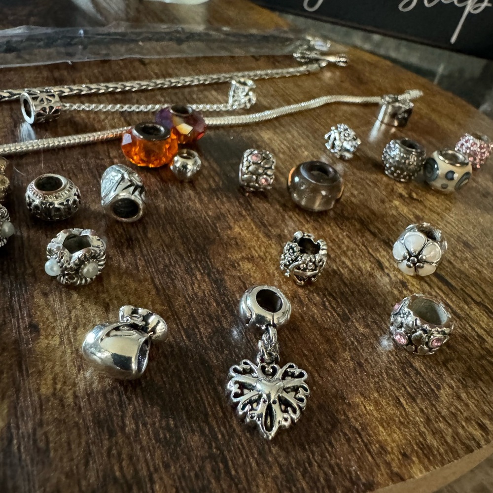 Bracelet with charms - Picture 5 of 14